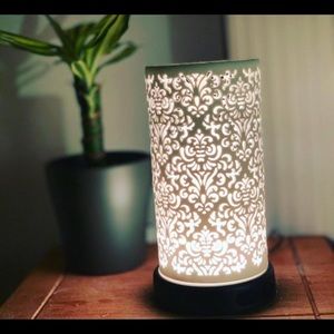 BRAND NEW • Scentsy Diffuser with “Enliven” Shade